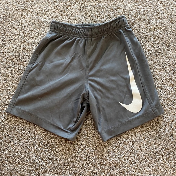 Boys Nike Active Shorts - Picture 1 of 3